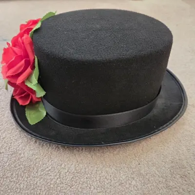 Black Top Hat with Detachable Red Roses, Size 7 (56 cm) photo 2