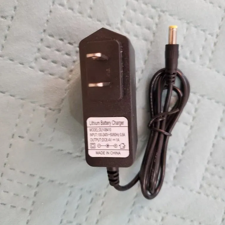 8.4V 1A Li-Ion Charger Adapter with LED Indicator