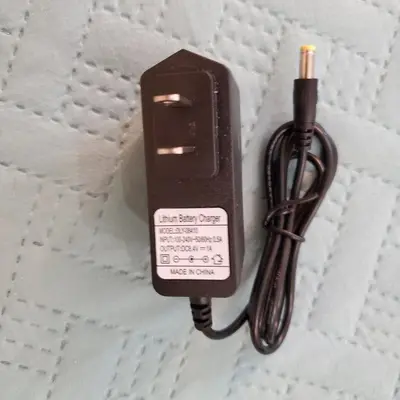 8.4V 1A Li-Ion Charger Adapter with LED Indicator