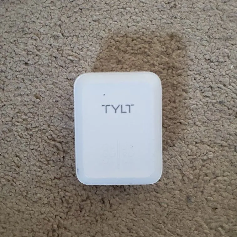 Tylt Dual USB-A Wall Charger 2.4A for iPad Air 2 and Mini