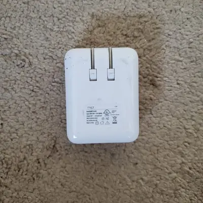 Tylt Dual USB-A Wall Charger 2.4A for iPad Air 2 and Mini photo 3