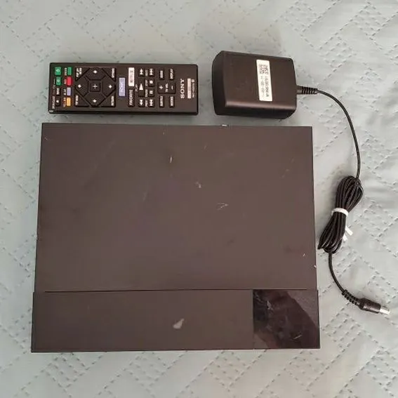 Sony BDP-S3700 Streaming Blu-ray Player with Built-In Wi-Fi