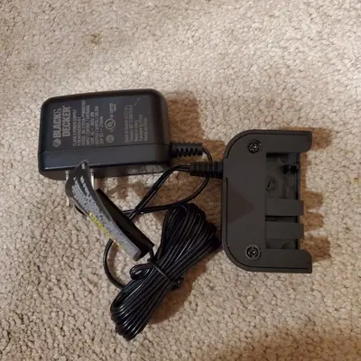Black+Decker 18V Slide-In Battery Charger 90592363-01 photo 2