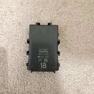 Toyota Prius Prime Network Gateway Control Module 89111-47070, 2017-2021 photo 2