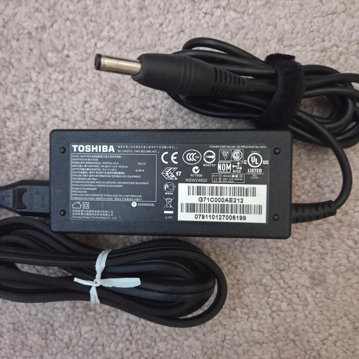Toshiba PA3714U-1ACA AC/DC Laptop Adapter