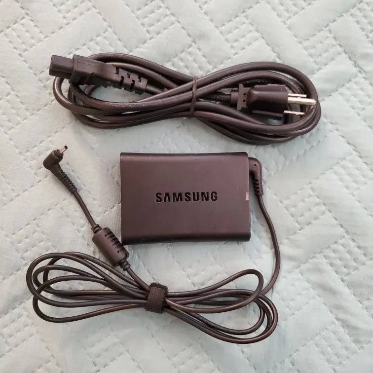 19V 2.1A 40W Slim AC Adapter for Samsung Series 3, 5, 7, 9