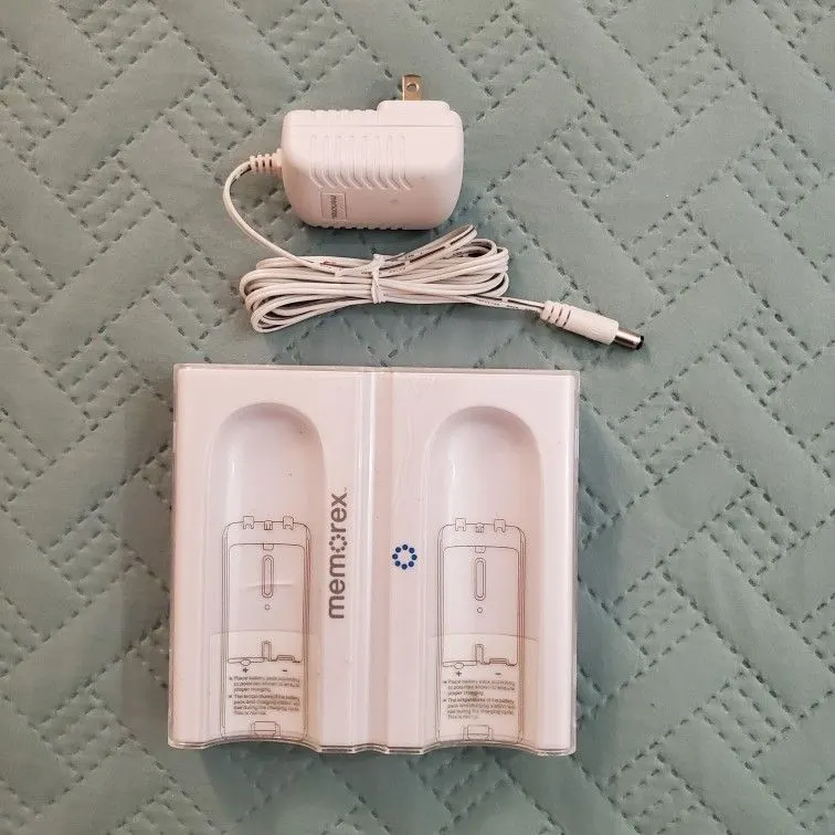 Memorex Dual Controller Charging Kit for Wii, MCAH10HC