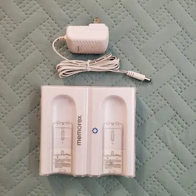Memorex Dual Controller Charging Kit for Wii, MCAH10HC