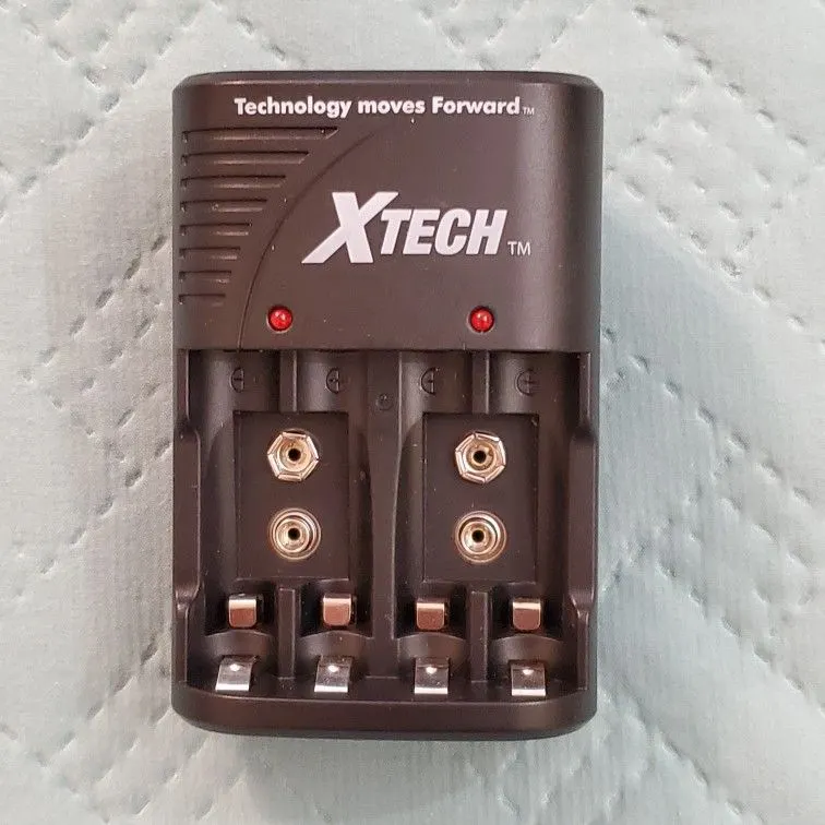 XTECH Quick Charger for AA, AAA and 9V Batteries