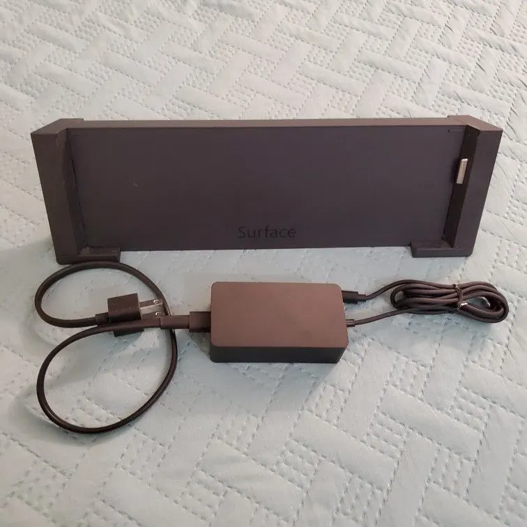 Microsoft 1664 Surface Pro 3 Docking Station with Power Adapter