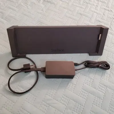 Microsoft 1664 Surface Pro 3 Docking Station with Power Adapter