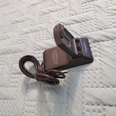 Spigen F209 2-in-1 Charging Stand for Fitbit Blaze and Phone photo 3