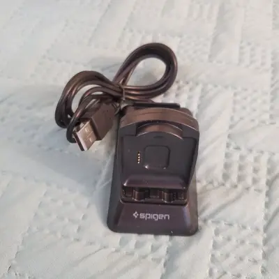 Spigen F209 2-in-1 Charging Stand for Fitbit Blaze and Phone photo 4