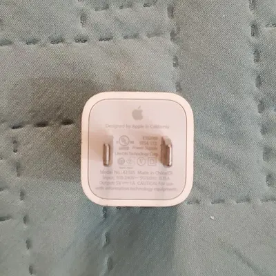 Original Apple A1385 5W USB Power Adapter photo 2